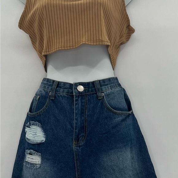 Boohoo Tan Ribbed Knit Scooped Cropped Tank Top Size 12 NWT - Picture 11 of 13